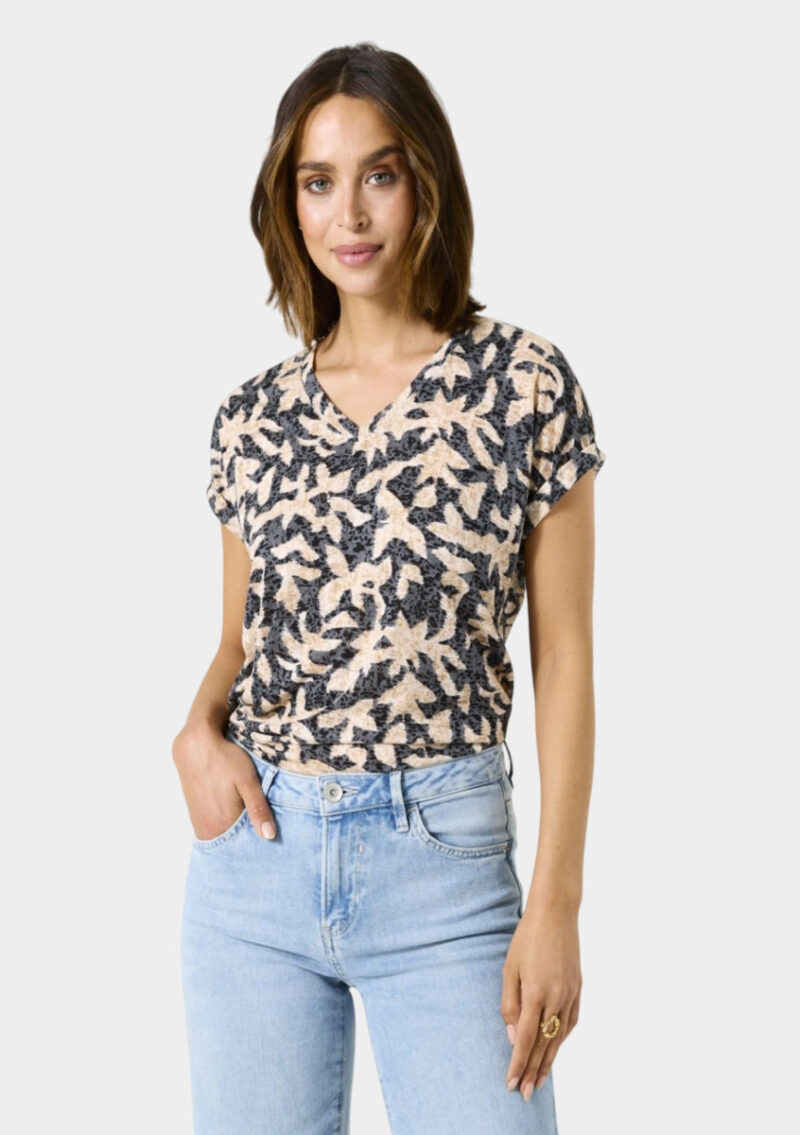 Camiseta cuello pico marca Garcia