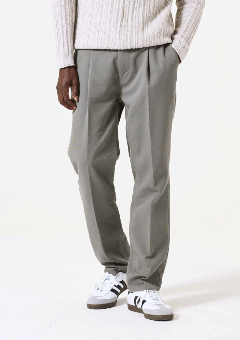 Pantalón pinzas marca Garcia